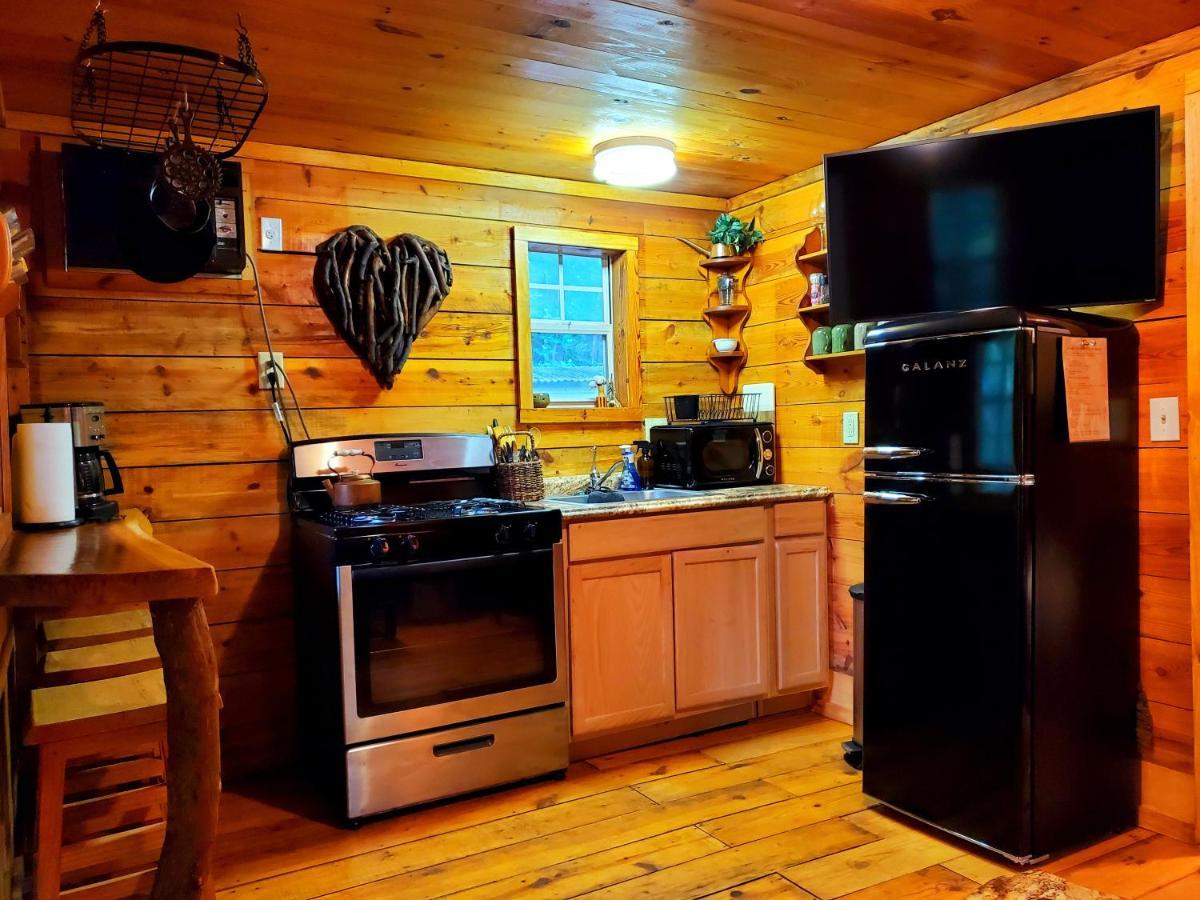 Lil' Log At Hearthstone Cabins And Camping - Pet Friendly Helen Extérieur photo